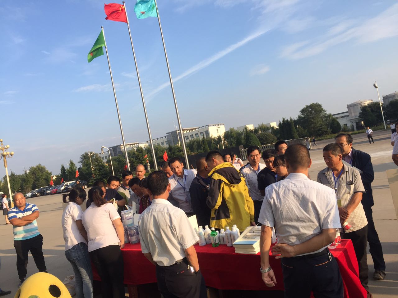 騰飛的雙鷹--與您共創(chuàng)企商未來